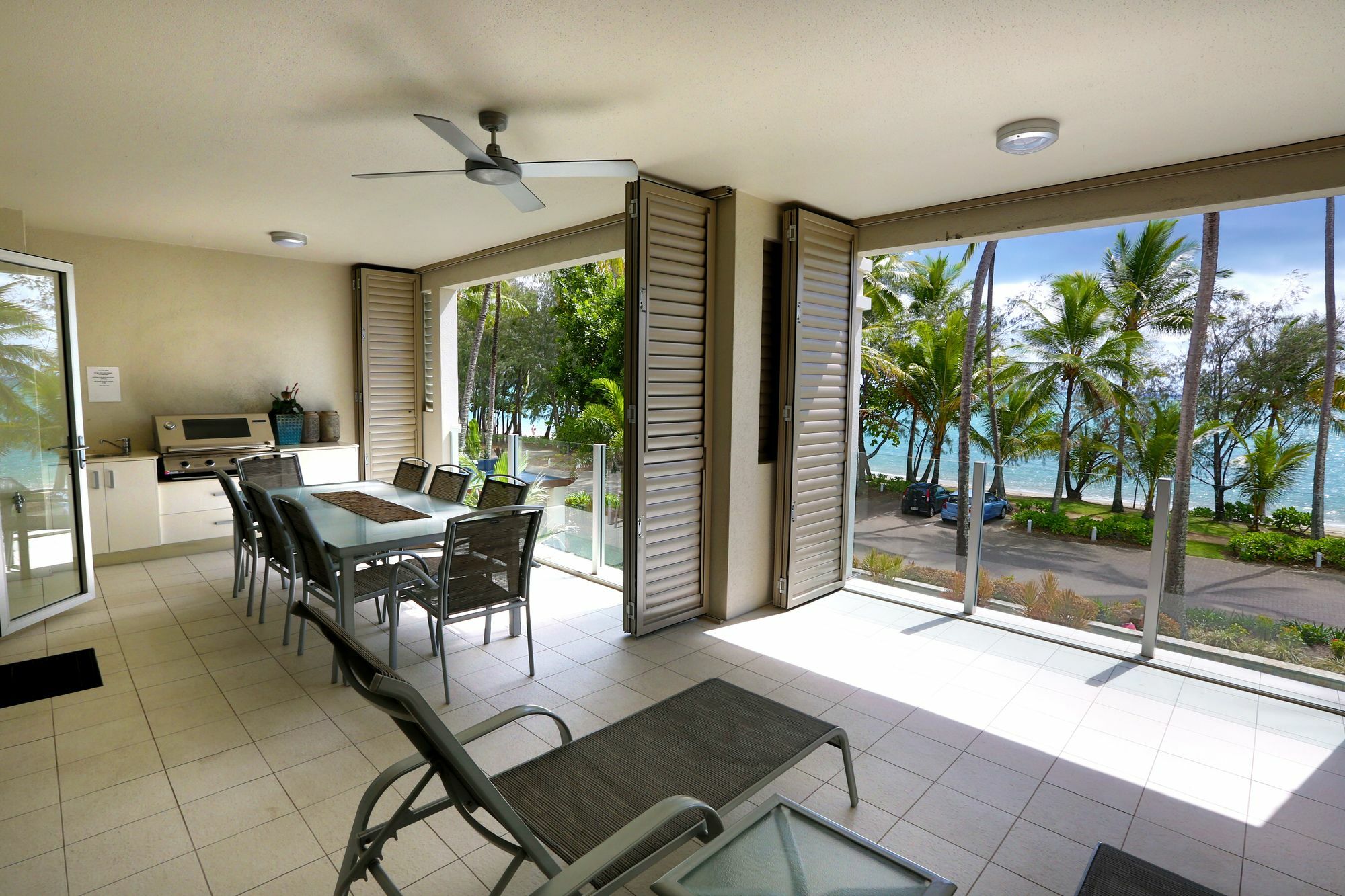Island Views Beachfront Apartments Palm Cove Kültér fotó