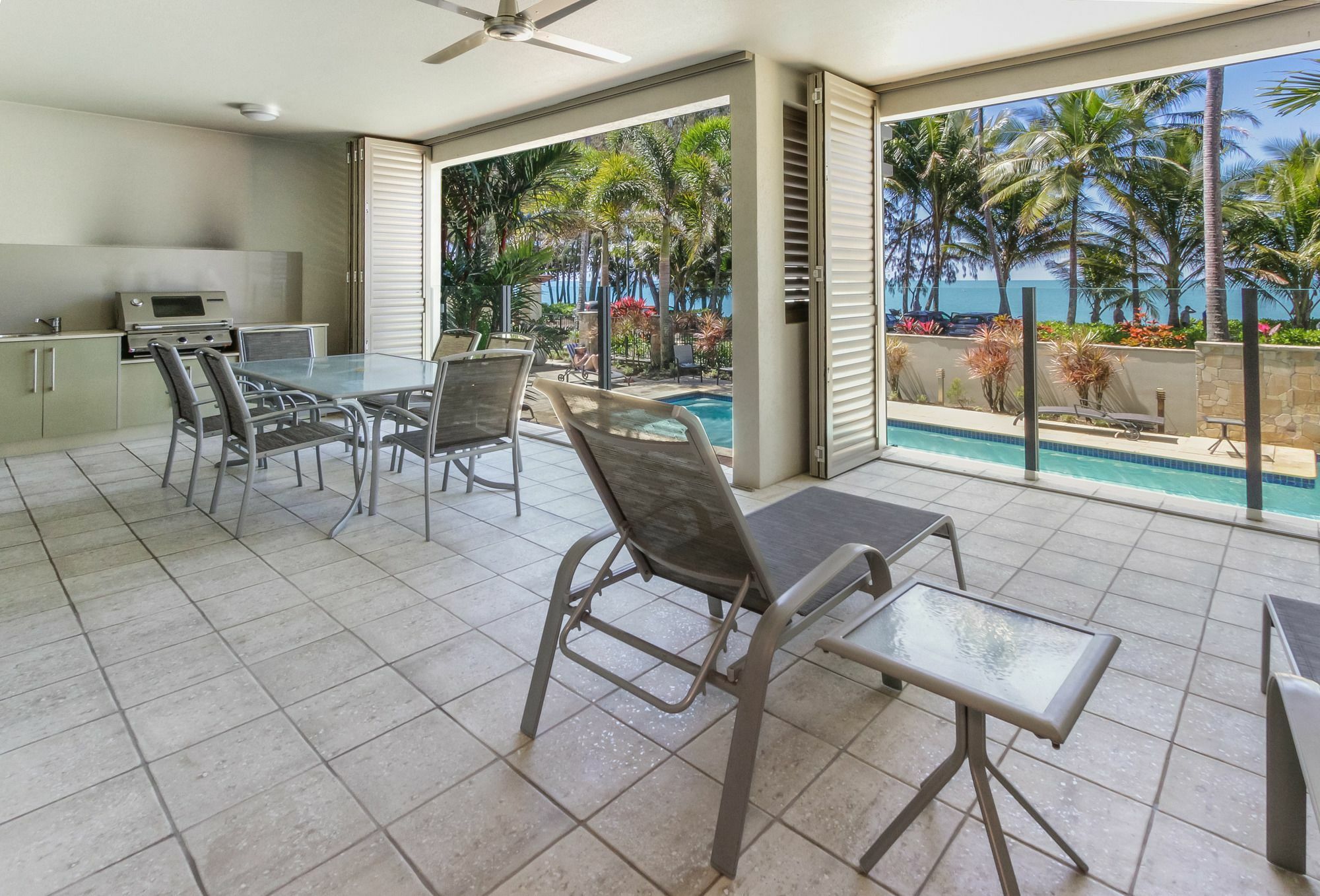 Island Views Beachfront Apartments Palm Cove Kültér fotó